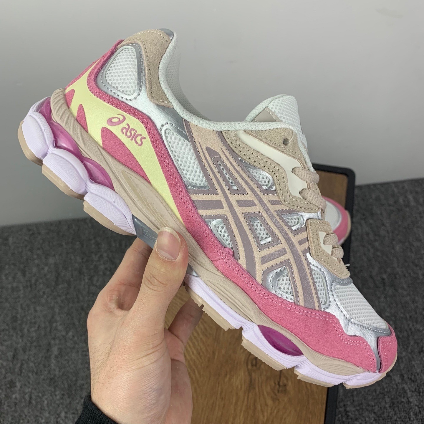 asics gel-nyc strawberries cream