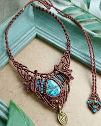 collar de,macrame con piedra ojo de tigre 