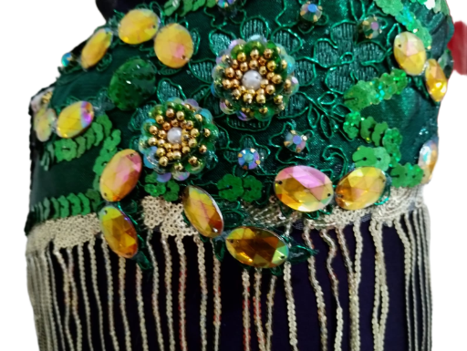 Traje de Dança Oriental Verde bandeira em lamê, renda e pedrarias douradas