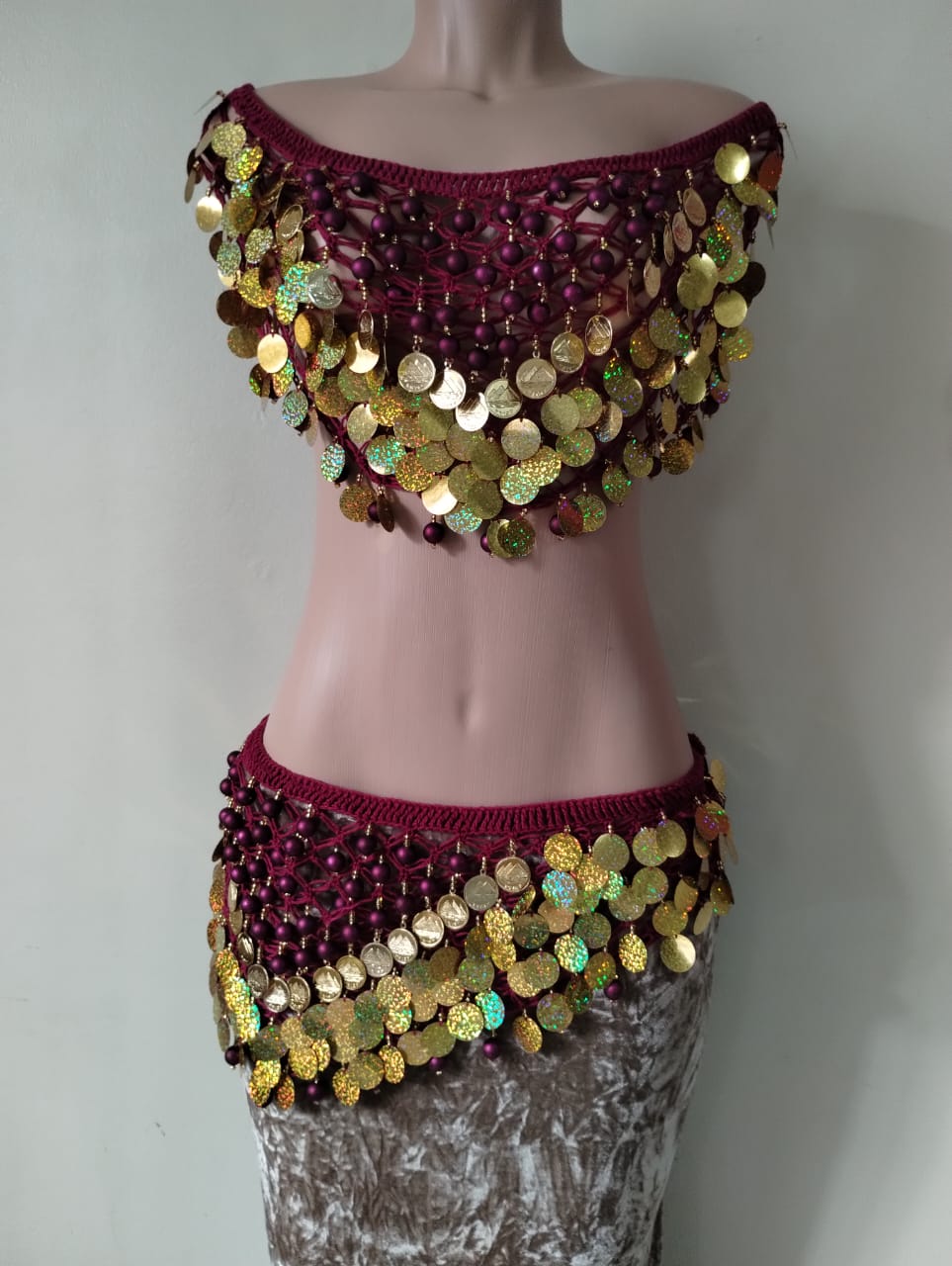 Traje Dança do Ventre em crochê com pastilhas e pedras