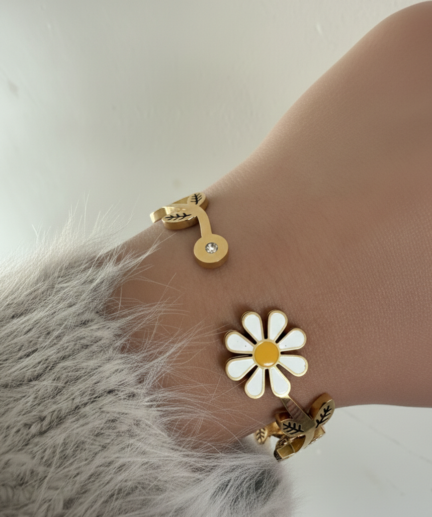 Daisy Gold  Bracelet