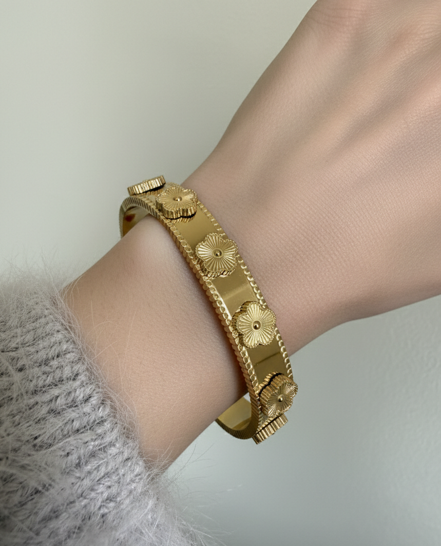  Lune Gold Floral Bracelet
