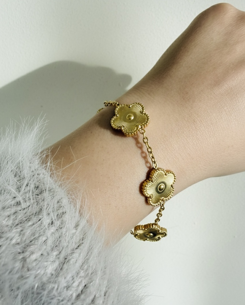 Classic Gold Clover Bracelet