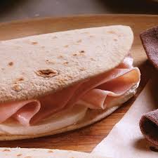 Piadina cotto e mozzarella