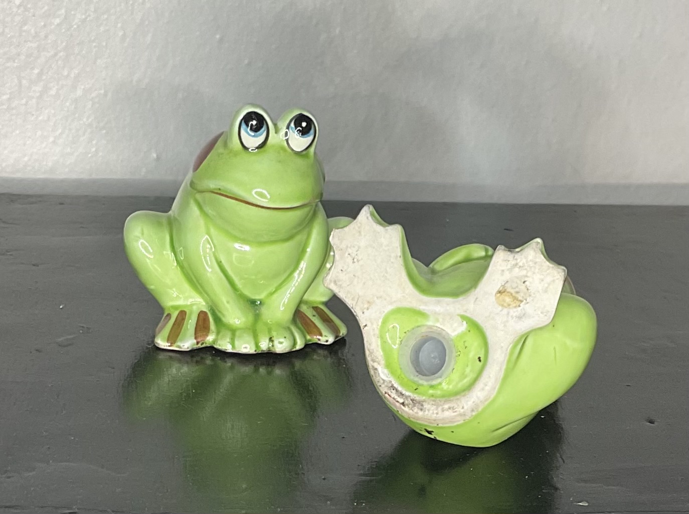 Vintage frog salt and pepper shakers