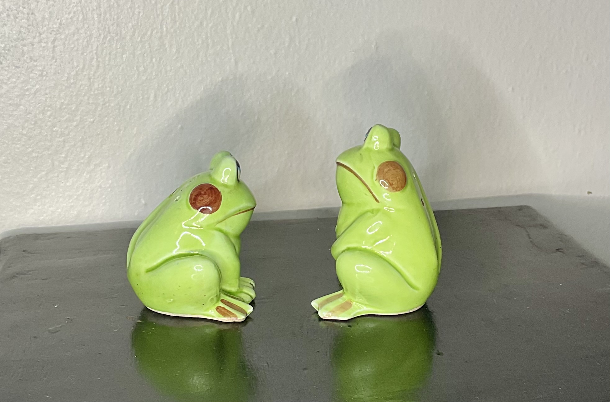Vintage frog salt and pepper shakers
