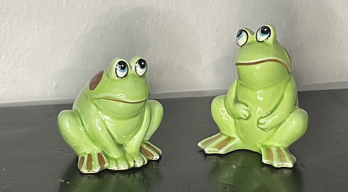 Vintage frog salt and pepper shakers