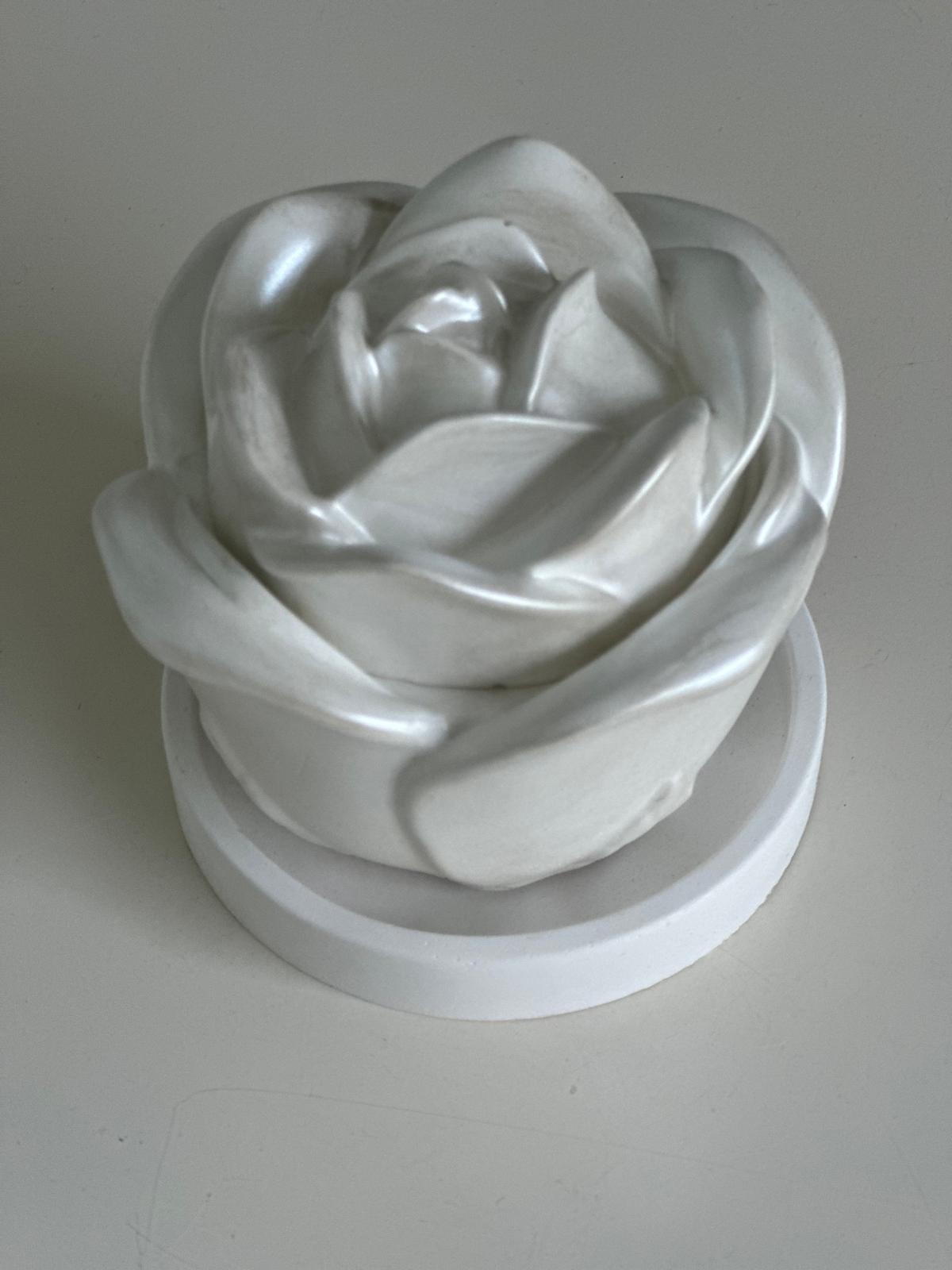 Vela Aromática en Recipiente de Yesocreto con Tapa Flor