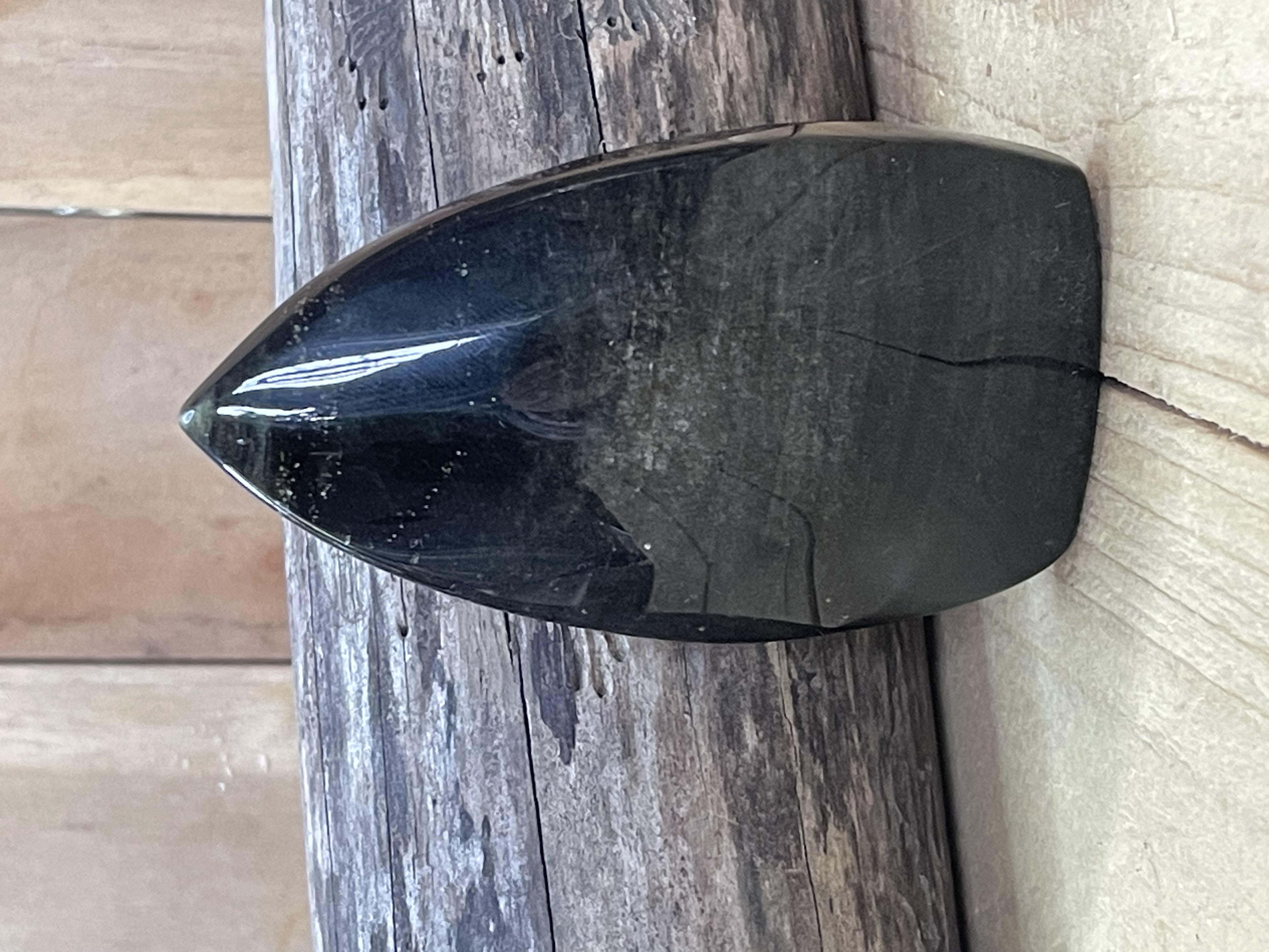 Pierre obsidienne dorée polie