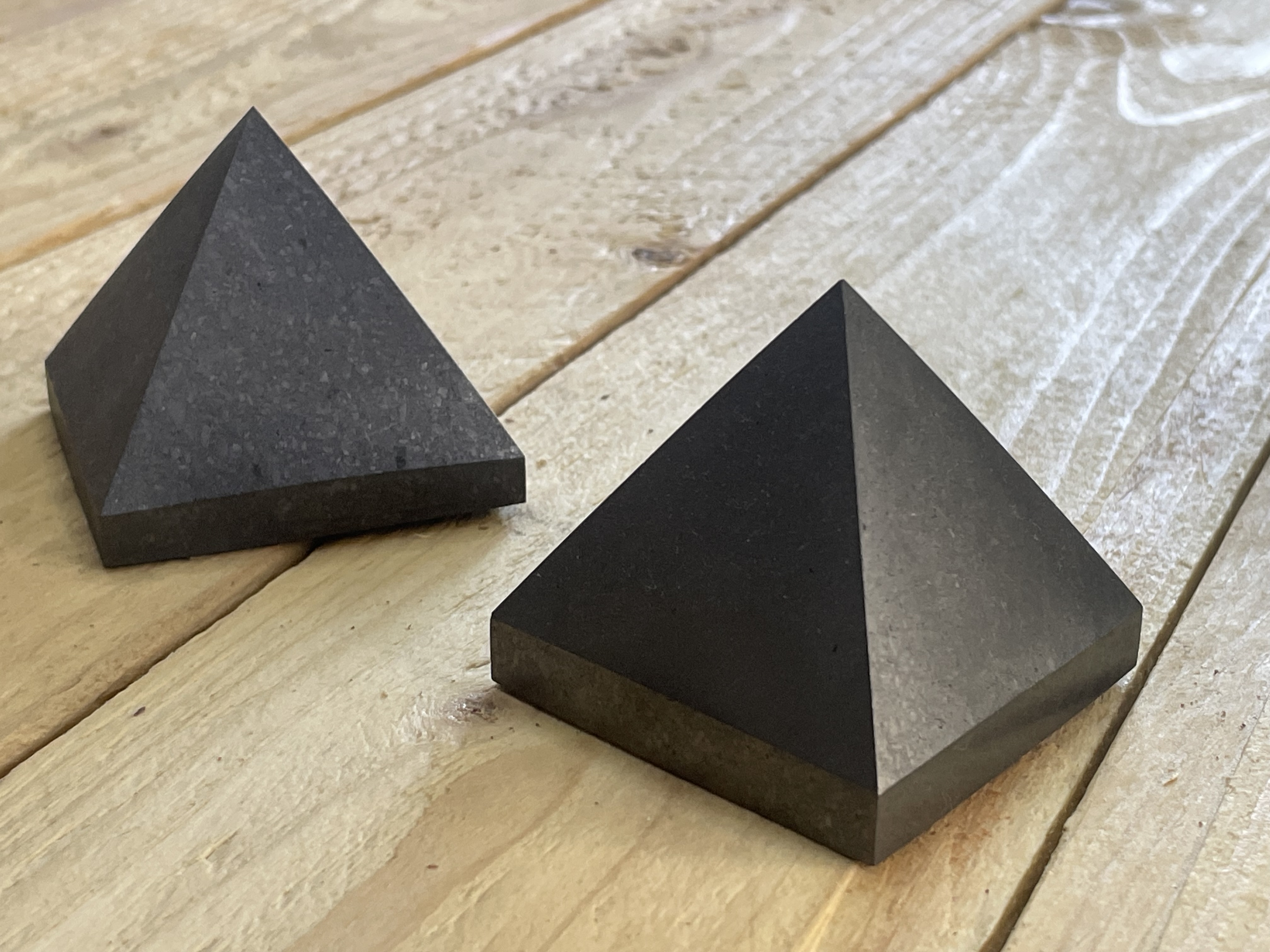 Pyramide de shungite
