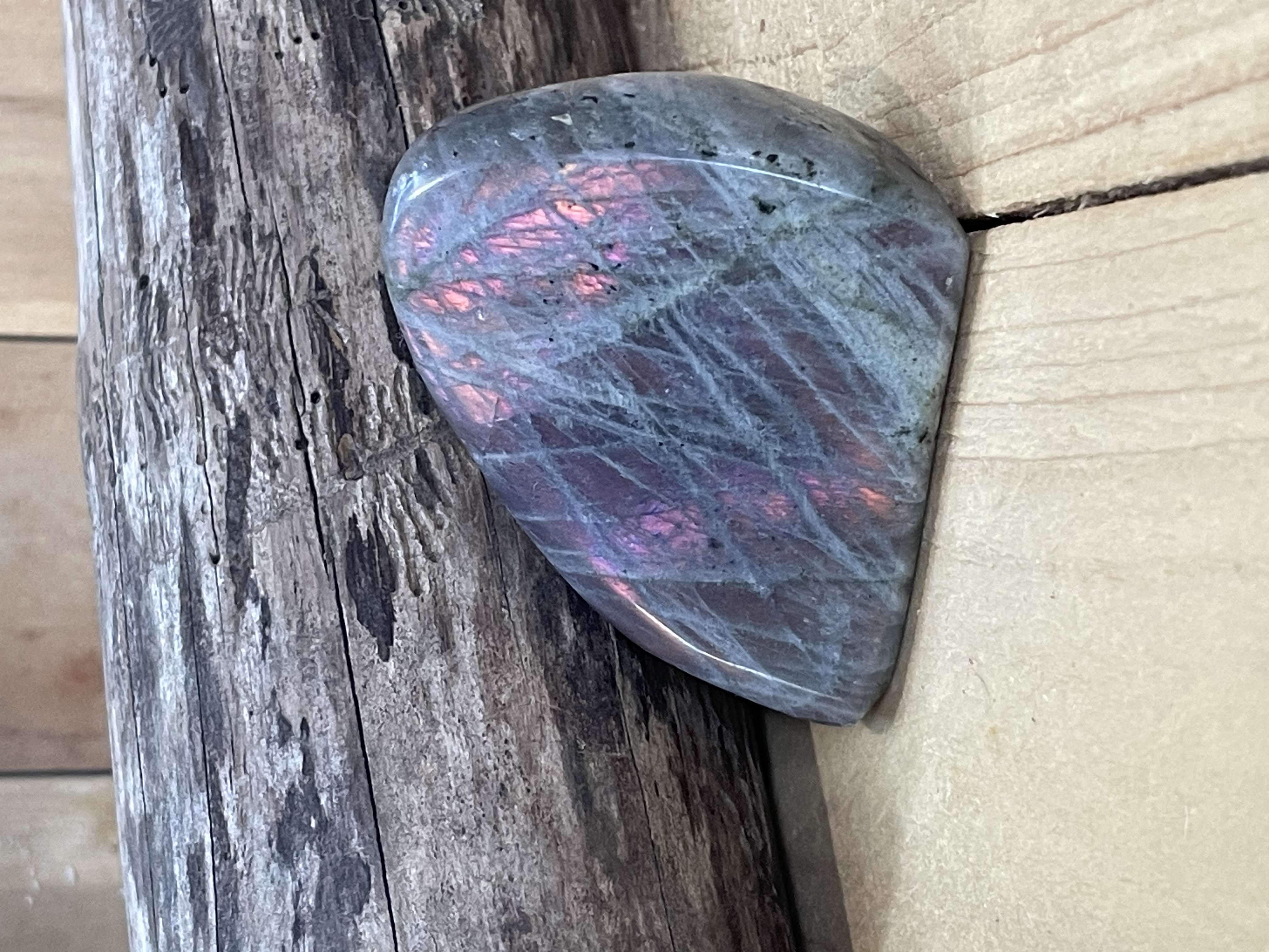 Labradorite polie forme libre