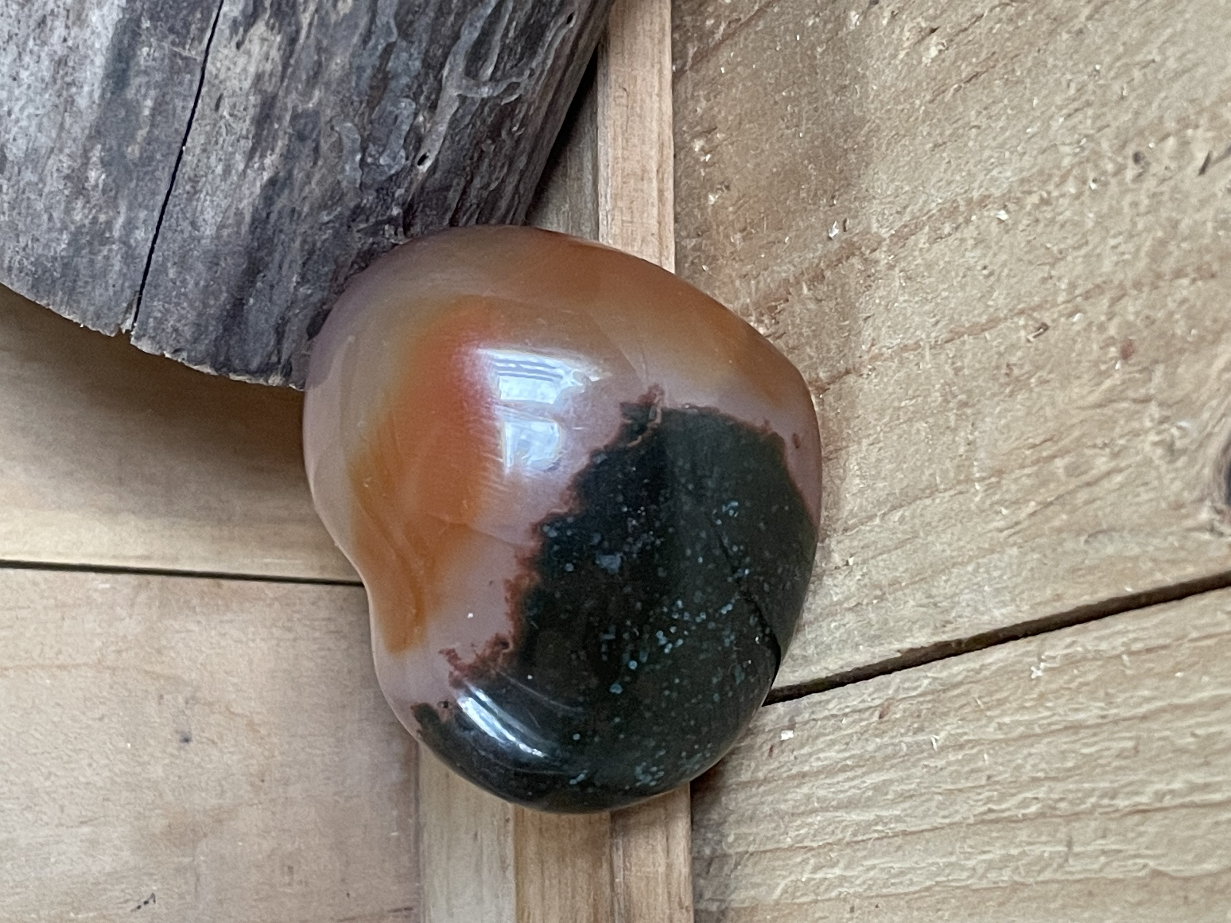 Coeur de cornaline poli