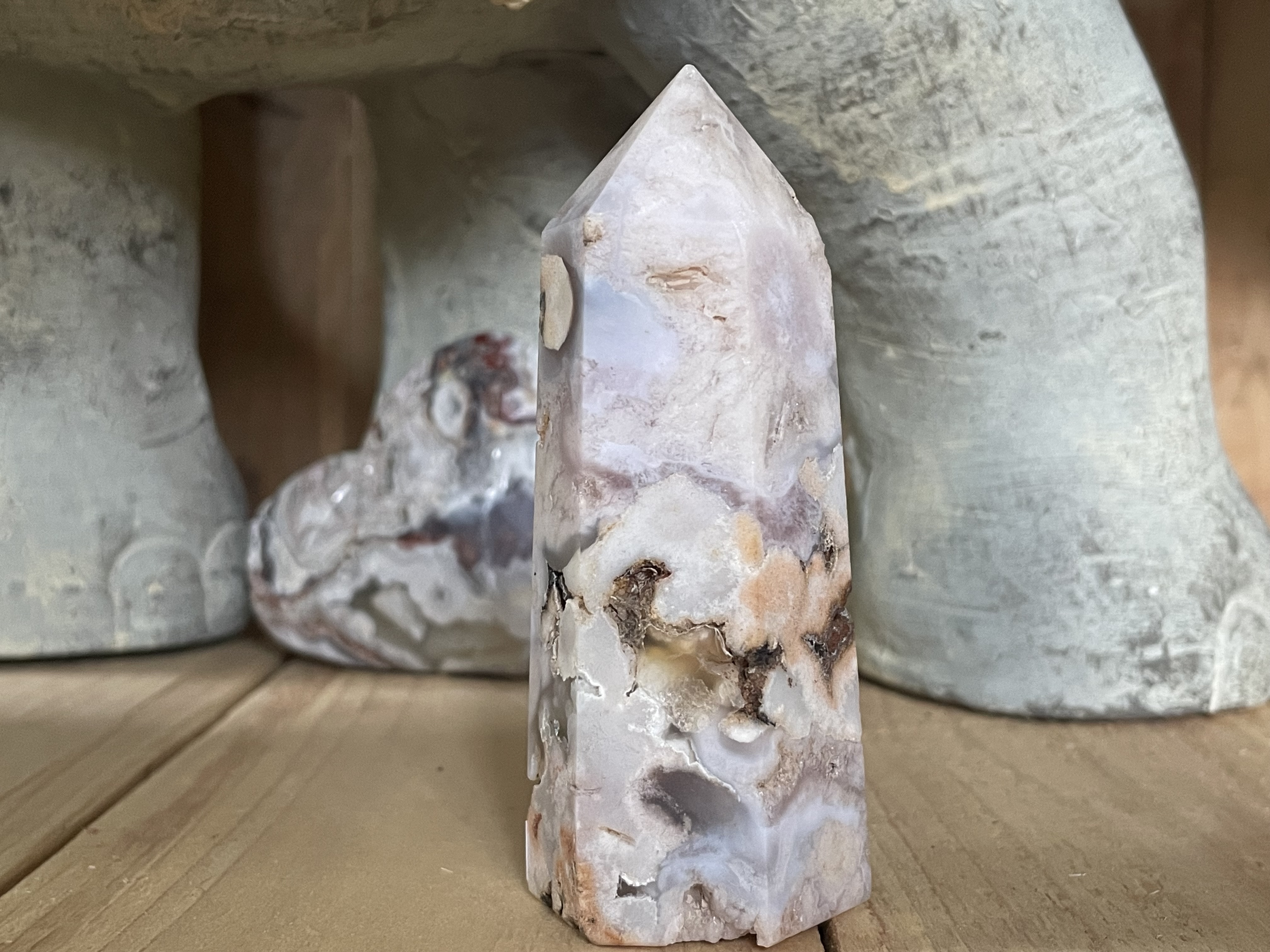 Obélisque en agate fleur