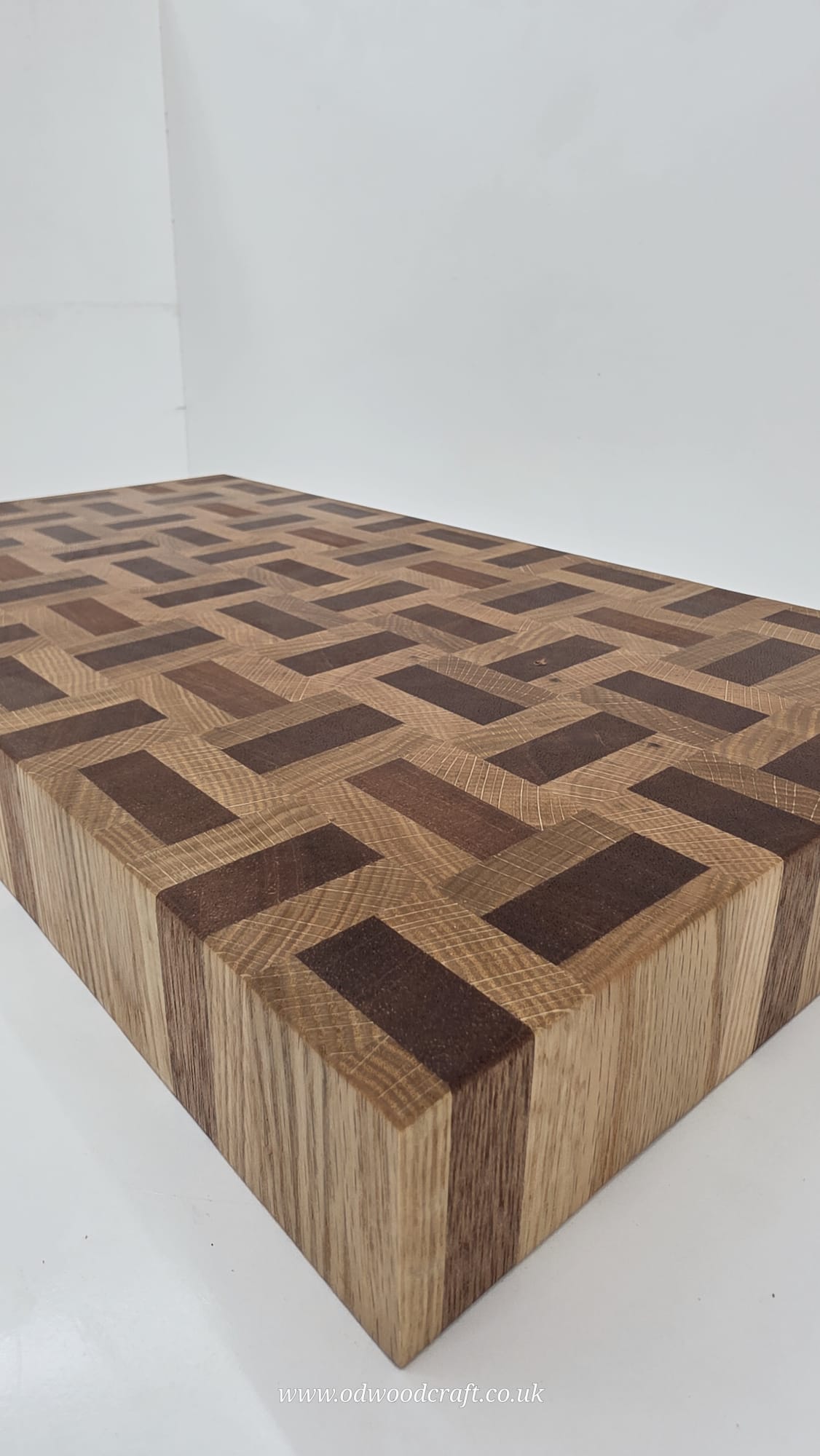 Large End Grain Cutting Board – Meranti & Oak Basket Design 