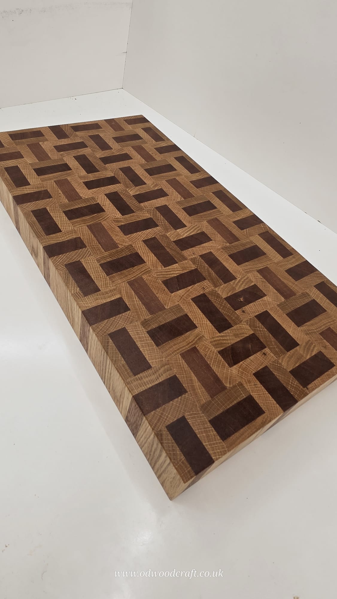Large End Grain Cutting Board – Meranti & Oak Basket Design 