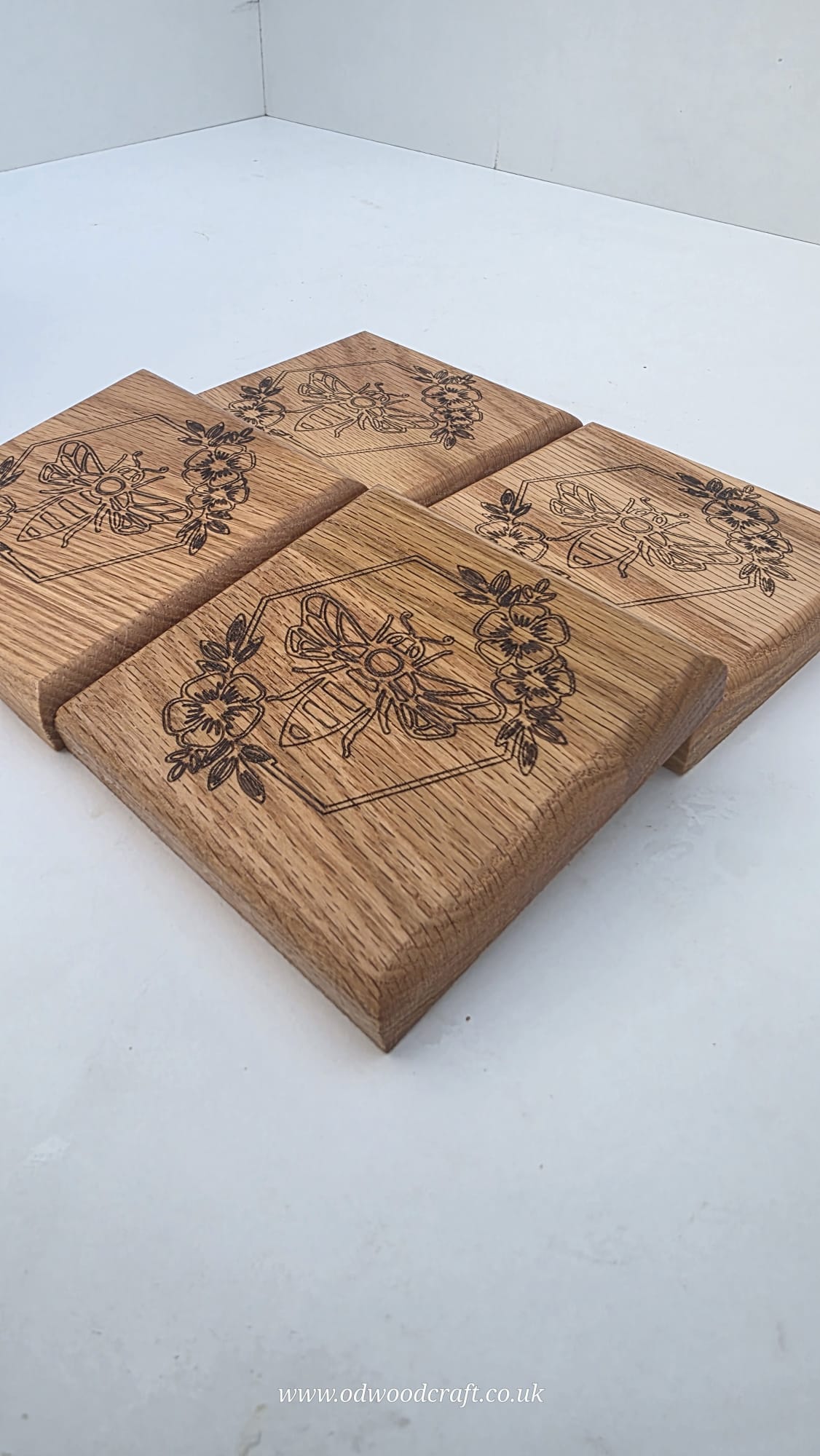Set of 4 Engraved Oak Coasters – Bee Design – Solid Wood Drinks Coasters – Handmade – 10x10cm