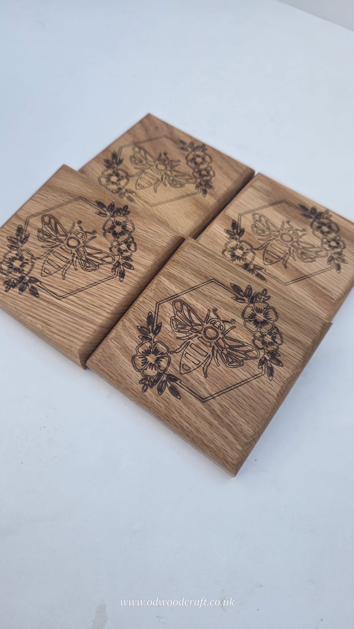 Set of 4 Engraved Oak Coasters – Bee Design – Solid Wood Drinks Coasters – Handmade – 10x10cm