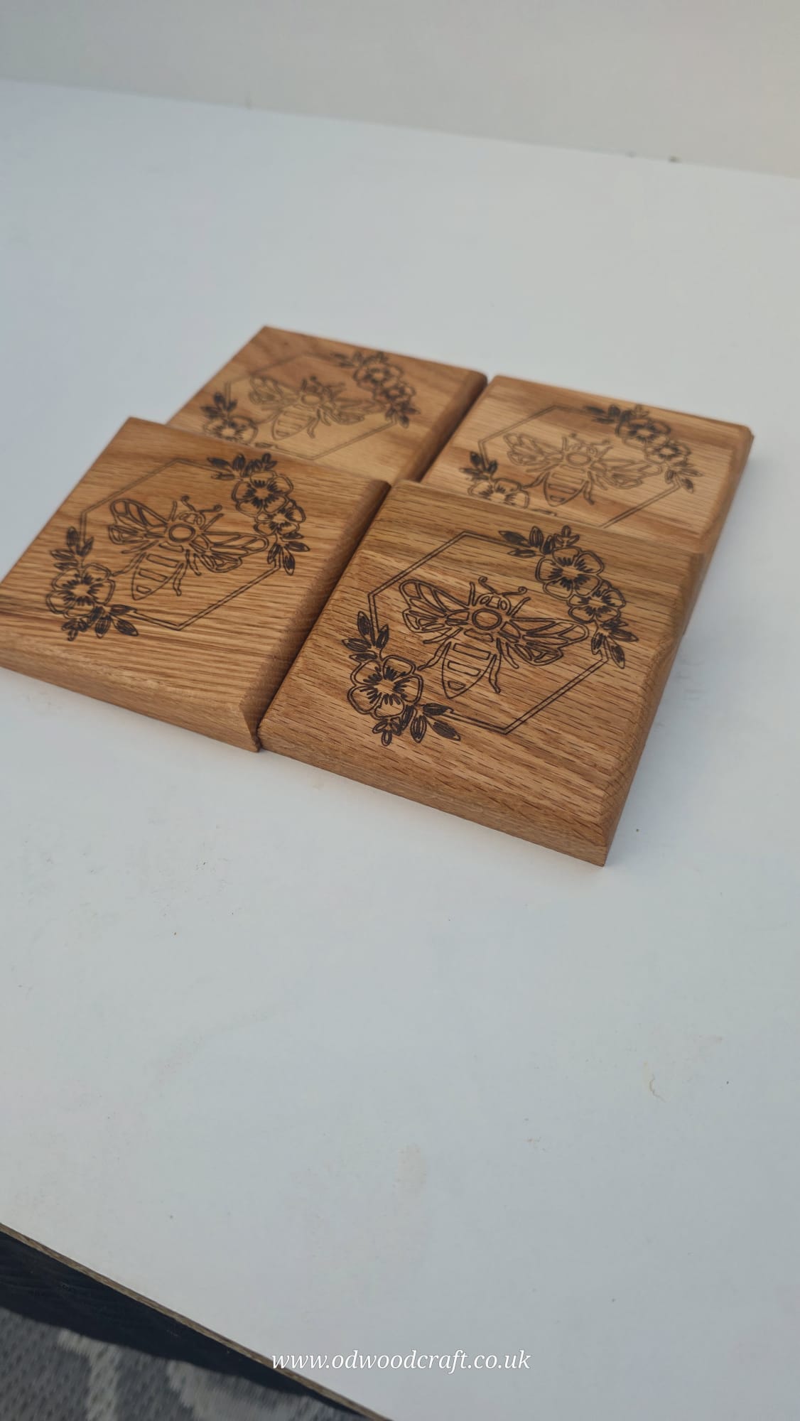 Set of 4 Engraved Oak Coasters – Bee Design – Solid Wood Drinks Coasters – Handmade – 10x10cm
