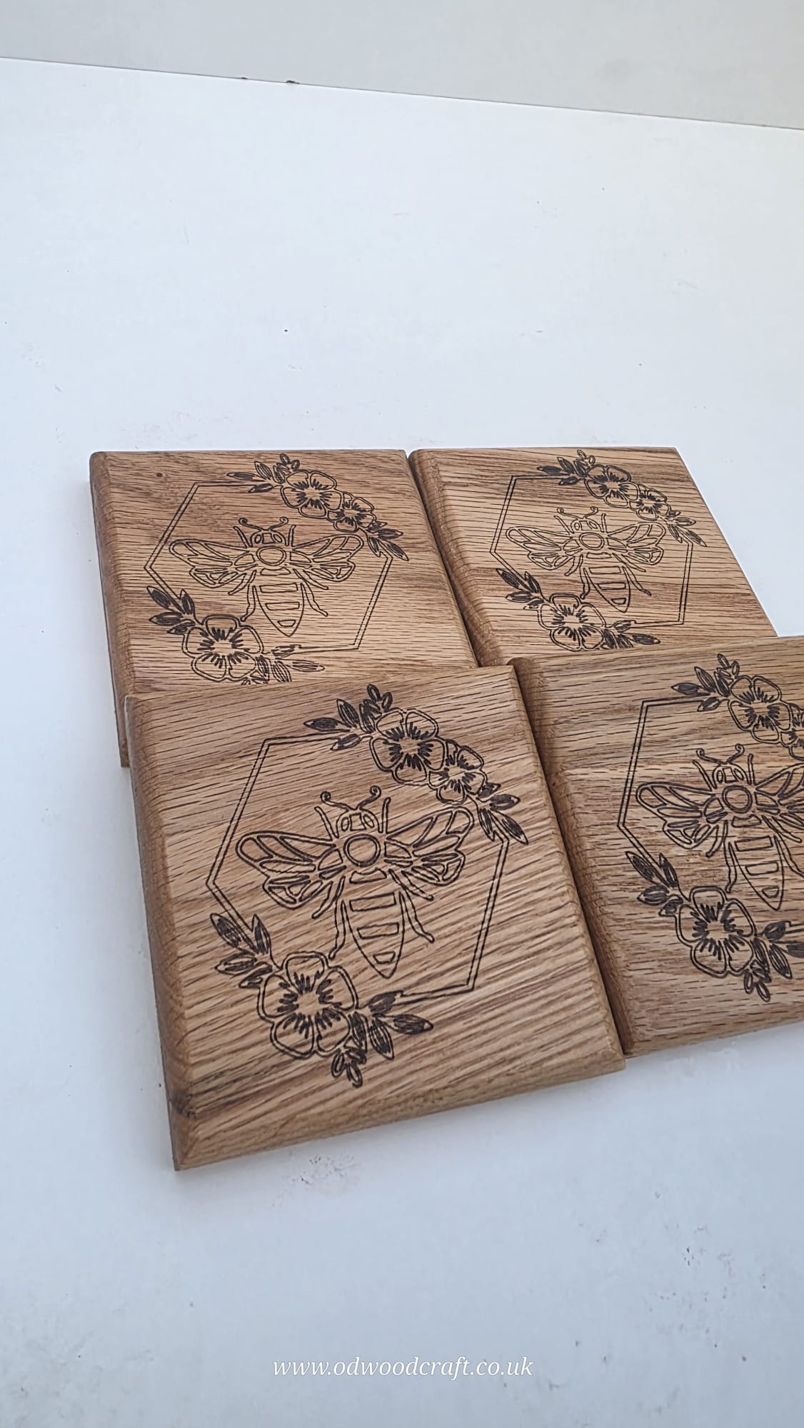 Set of 4 Engraved Oak Coasters – Bee Design – Solid Wood Drinks Coasters – Handmade – 10x10cm