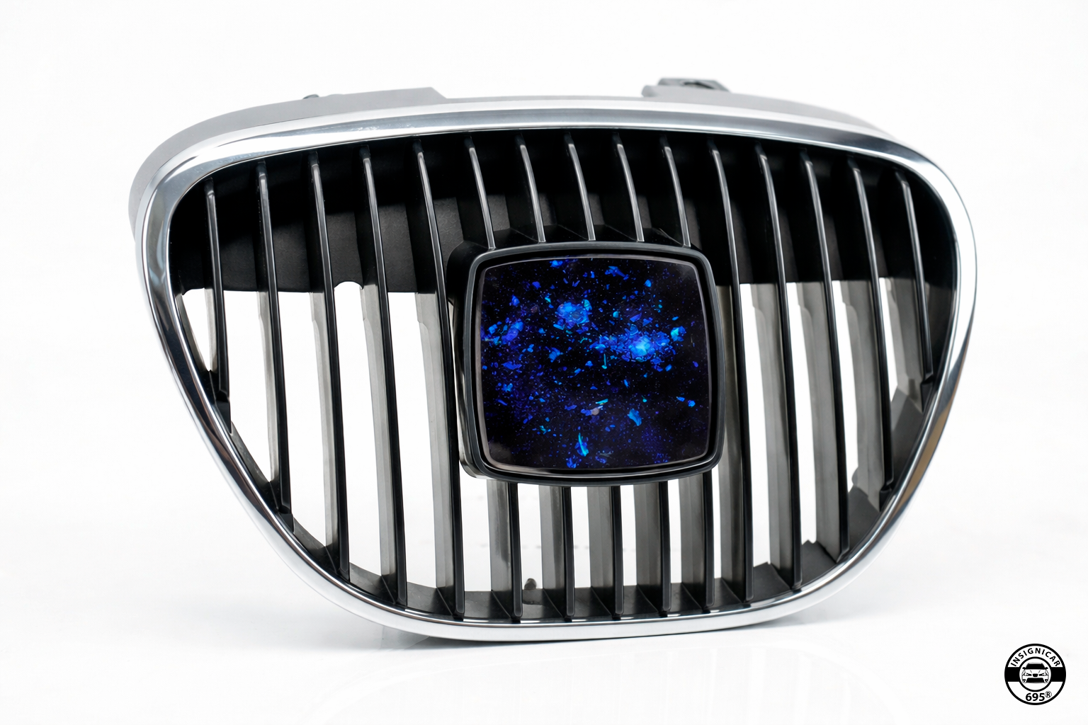 INSIGNIA DELANTERA "ARTIC NEBULA" (Compatible con SEAT)