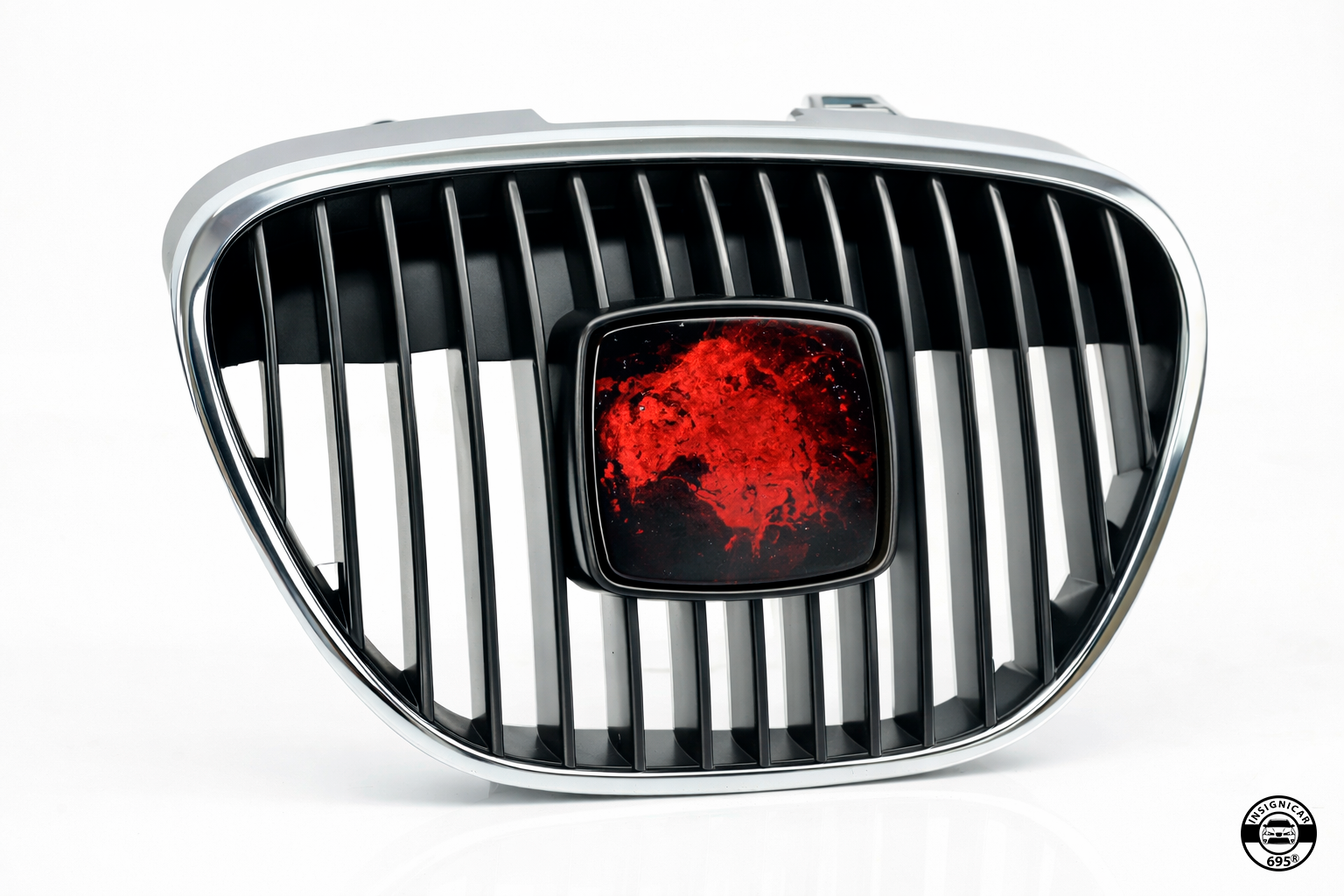 INSIGNIA DELANTERA "CRIMSON IMPACT" (Compatible con SEAT)