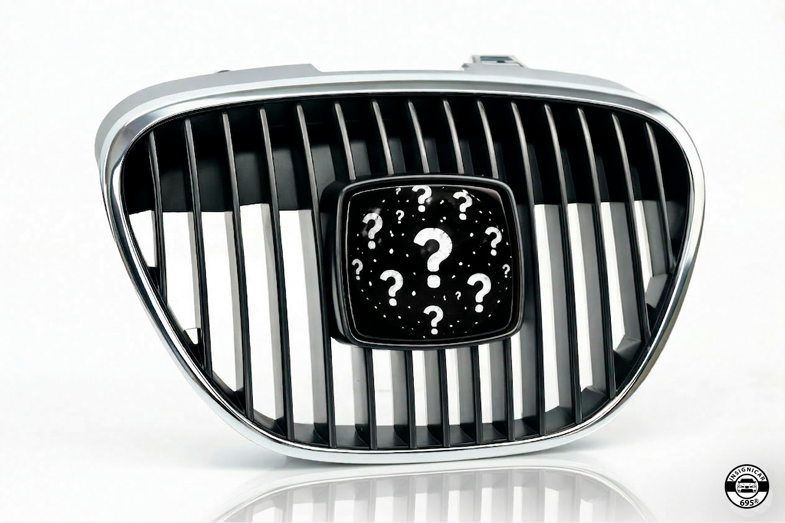 INSIGNIA DELANTERA "DISEÑO PERSONALIZADO" (Compatible con SEAT)