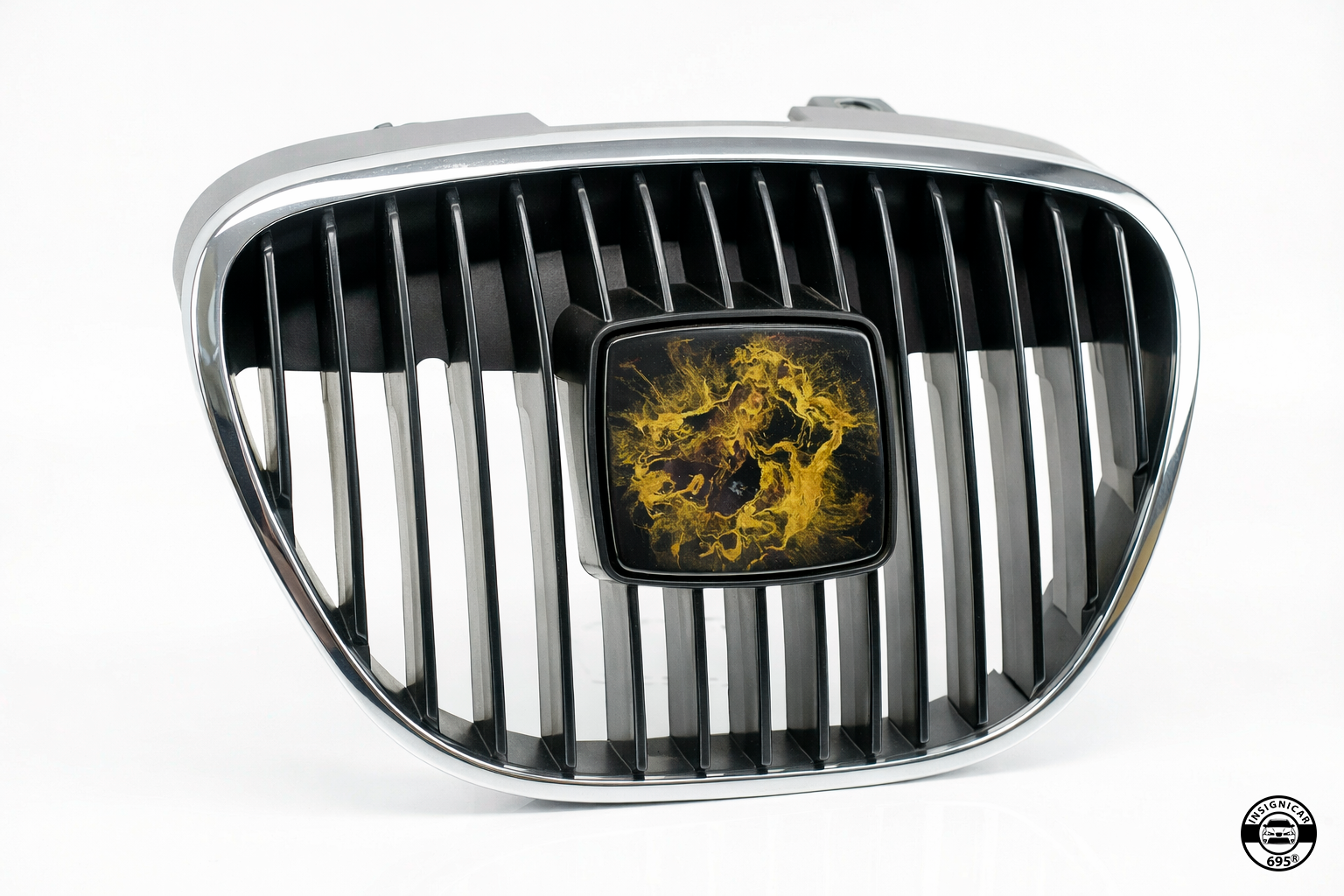 INSIGNIA DELANTERA "SOLAR GOLD" (Compatible con SEAT)