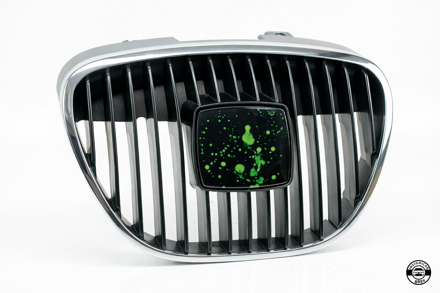 INSIGNIA DELANTERA "VENOM SPLASH" (Compatible con SEAT)