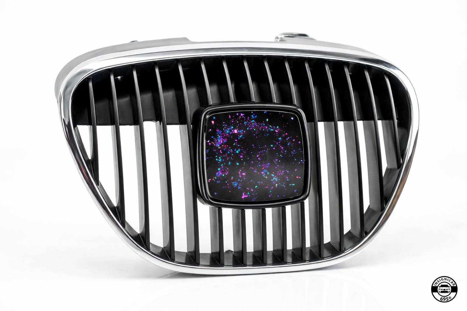 INSIGNIA DELANTERA "AURORA CARBON" (Compatible con SEAT)