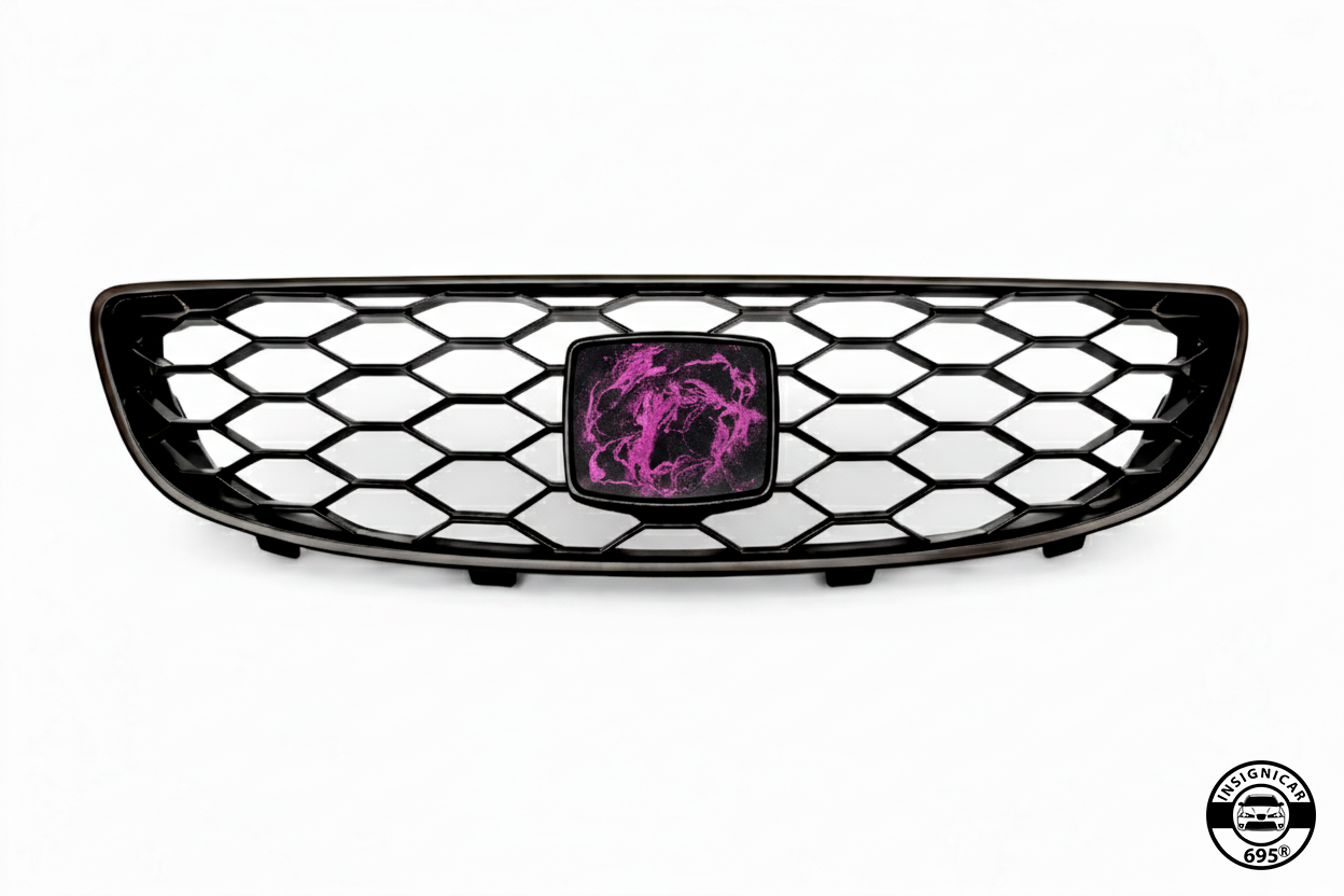 INSIGNIA DELANTERA "MAGENTA STORM" (Compatible con SEAT)