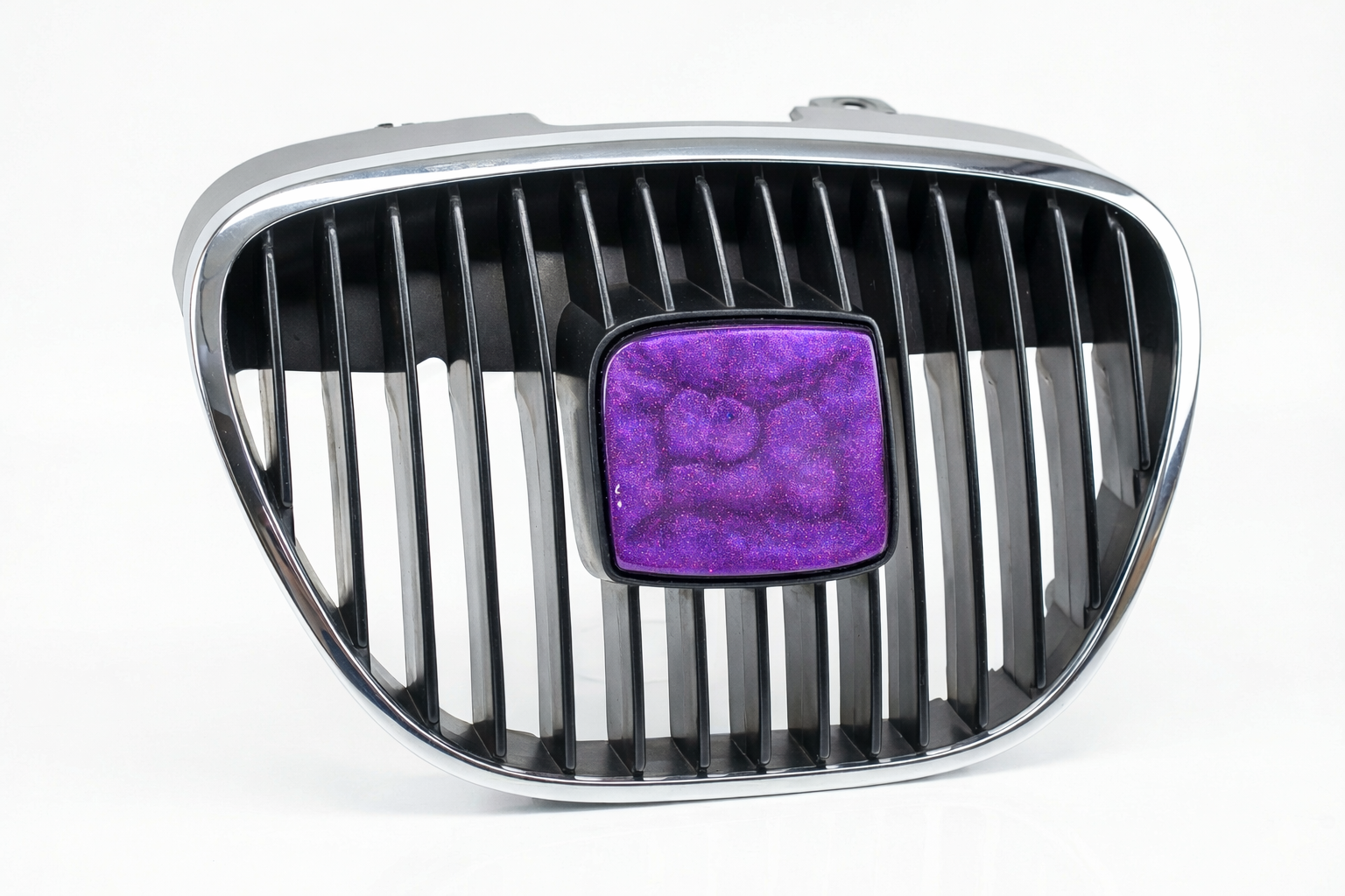 Insignia Delantera Nebula Violeta (Compatible con SEAT)