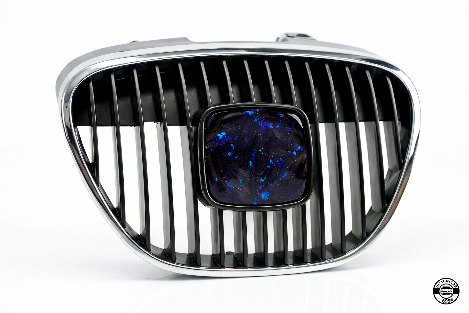 INSIGNIA DELANTERA "POLAR CARBON" (Compatible con SEAT)