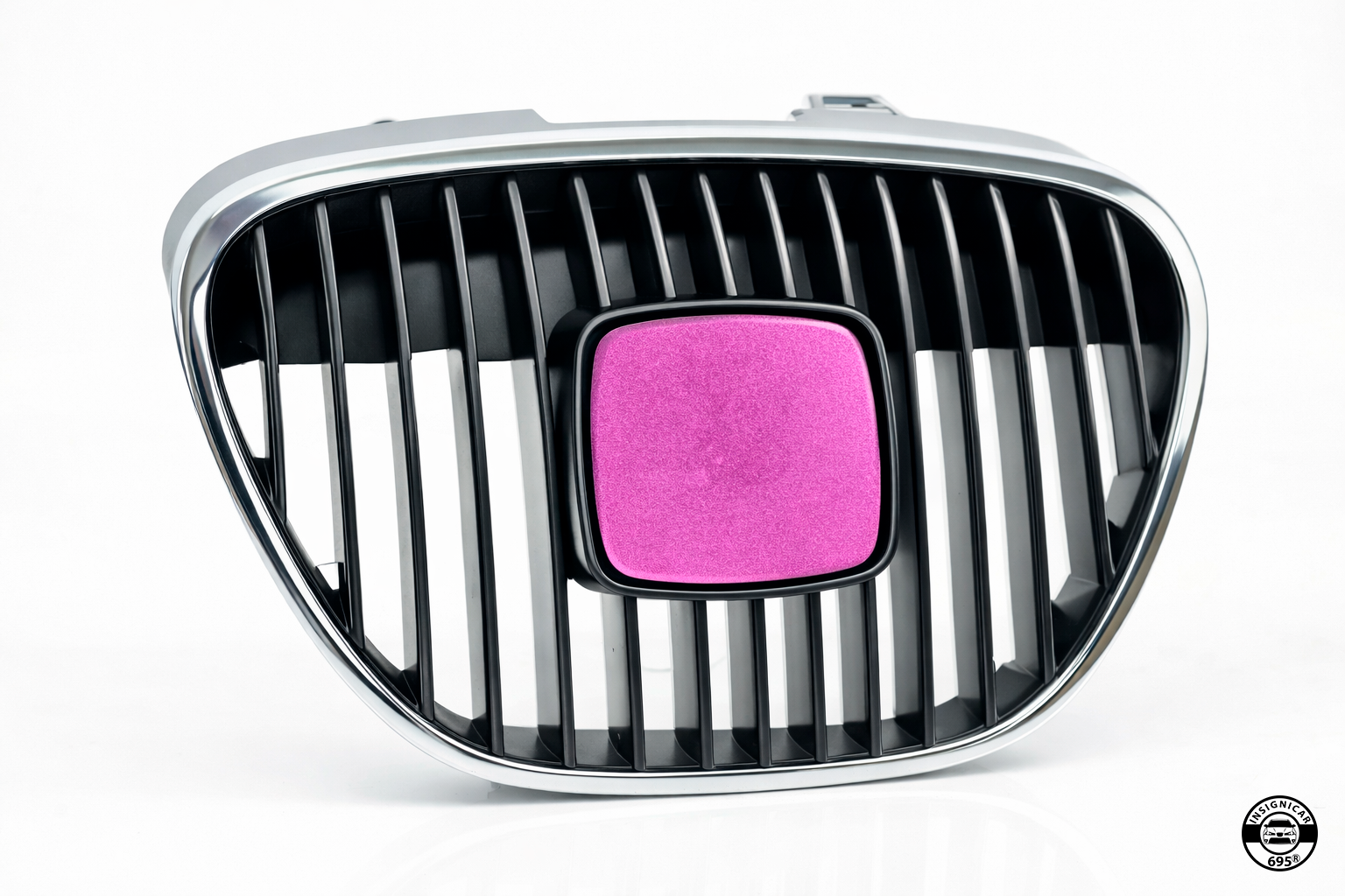 INSIGNIA DELANTERA "PINK VELVET" (Compatible con SEAT)