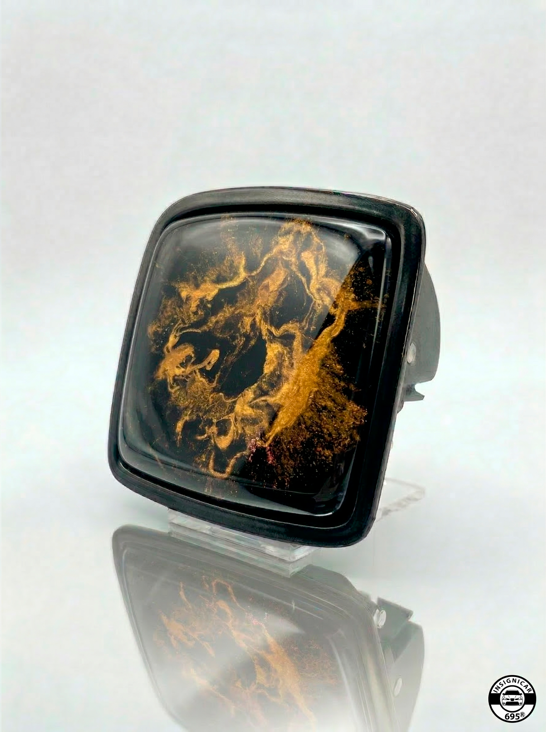 INSIGNIA TRASERA "SOLAR GOLD" (Compatible con SEAT)