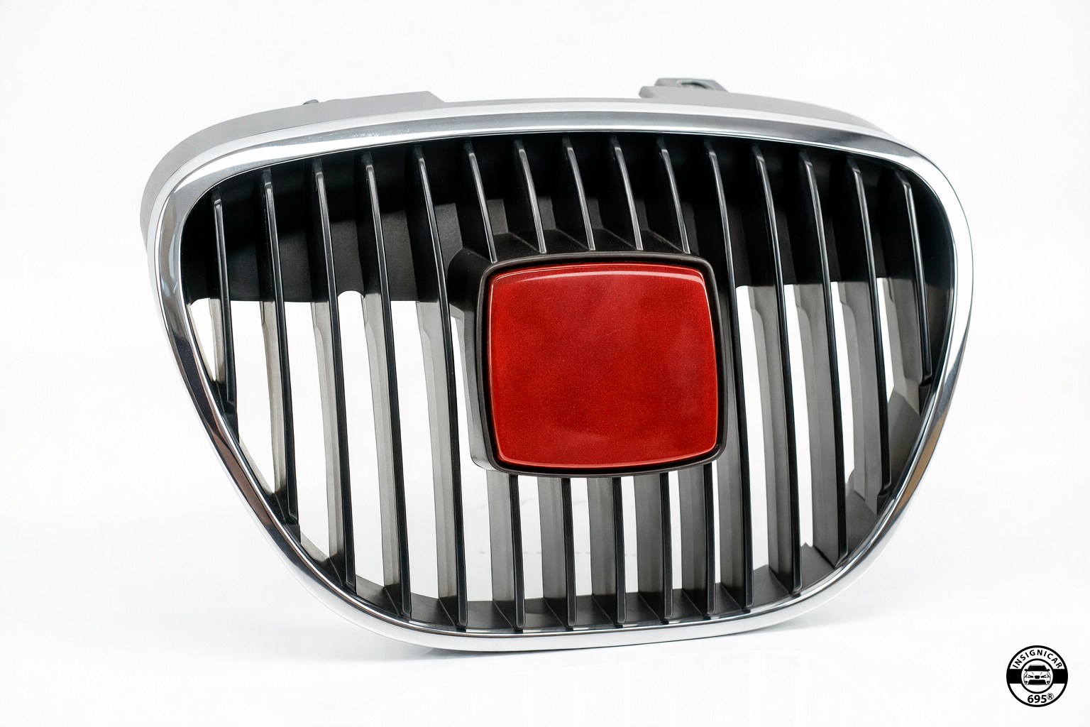 INSIGNIA DELANTERA "BLOODSTONE" (Compatible con SEAT)