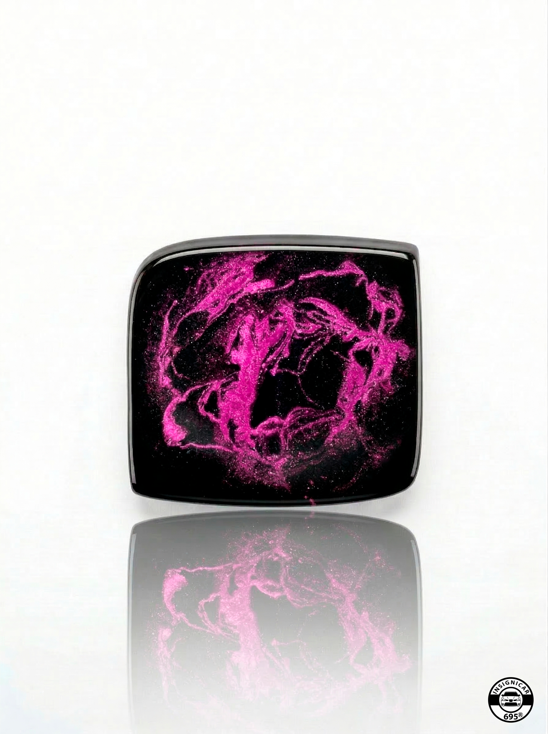 INSIGNIA TRASERA "MAGENTA STORM" (Compatible con SEAT)