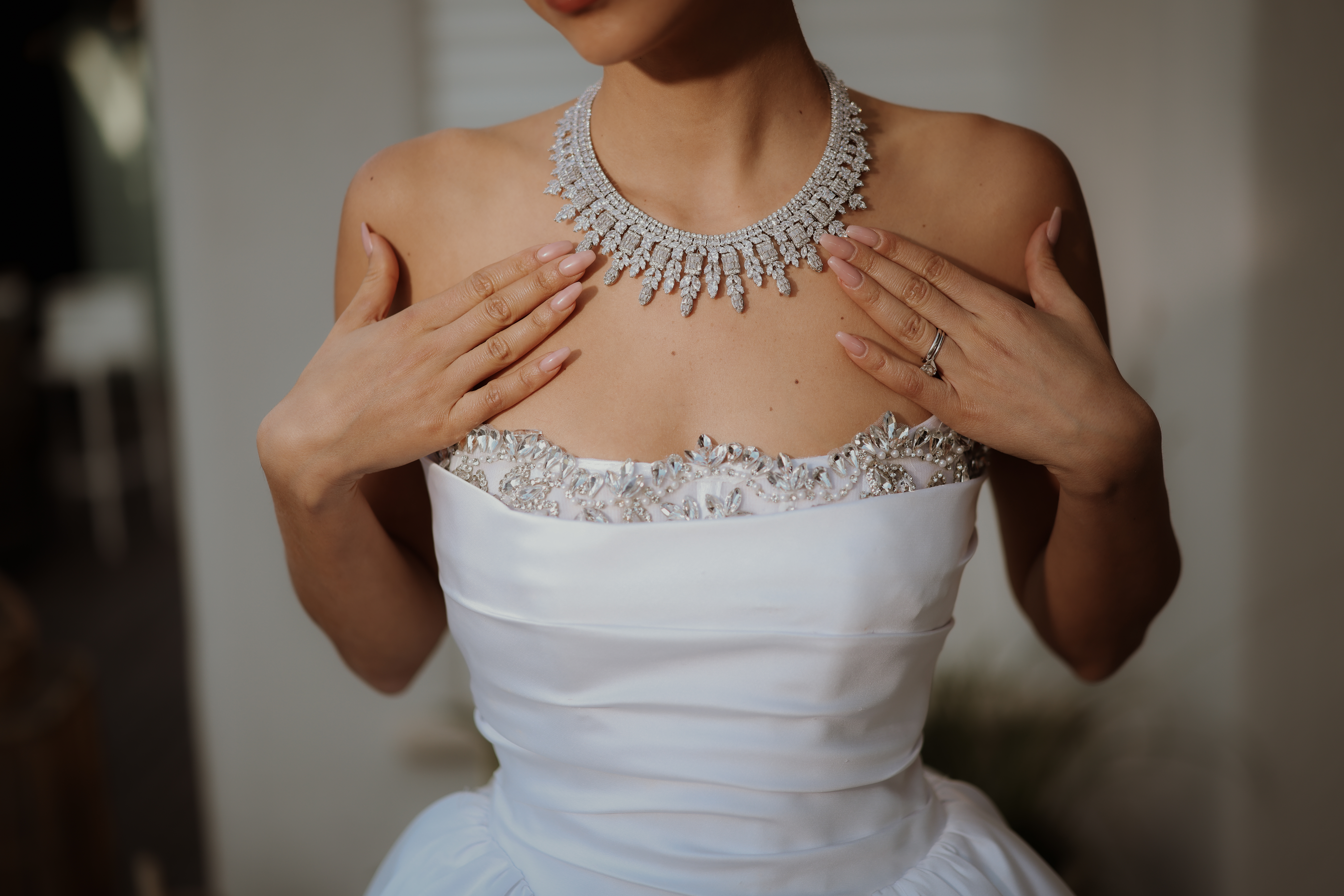 Elegant Strapless Bridal Gown