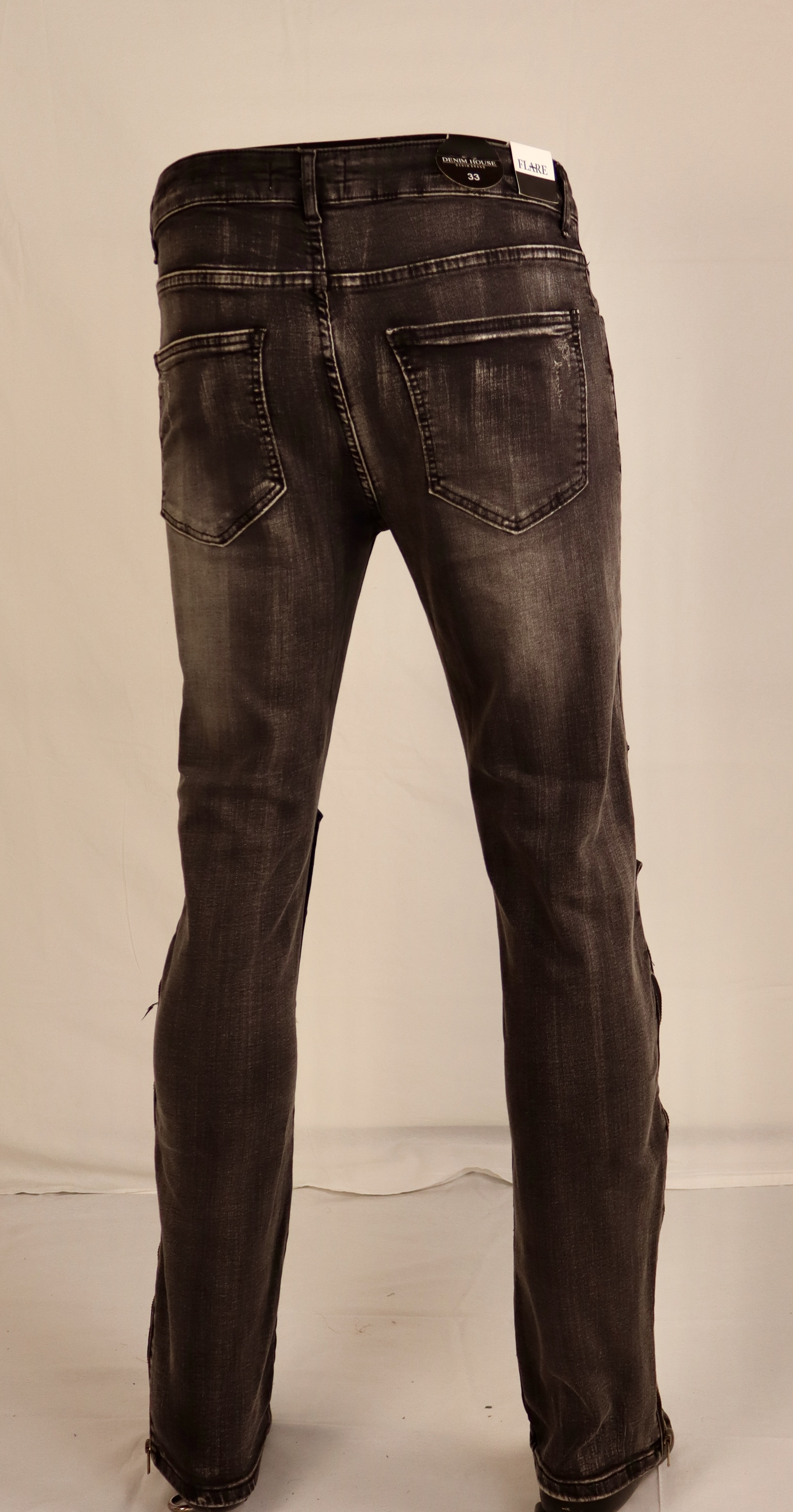 Zwarte gescheurde jeans