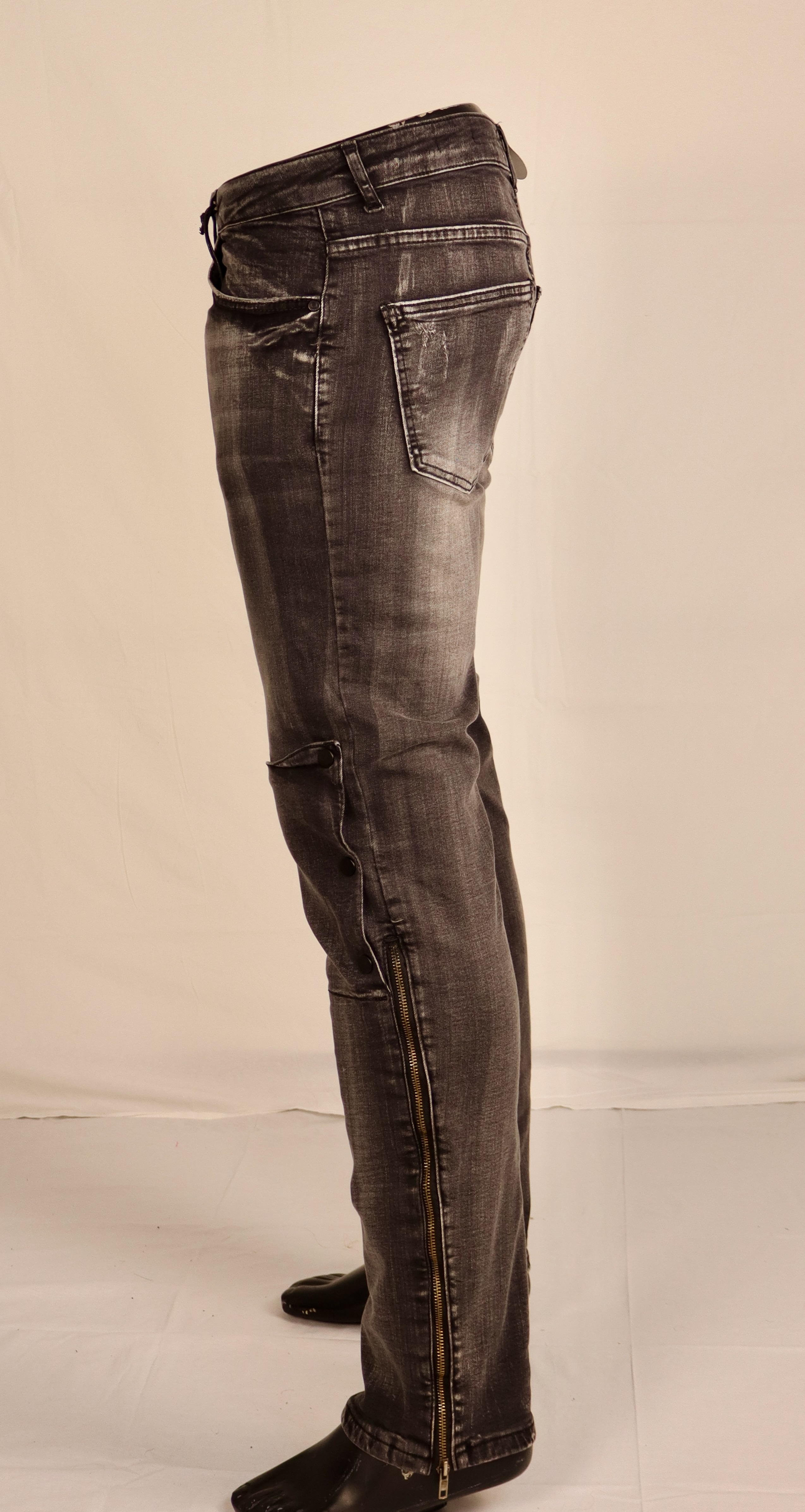 Zwarte gescheurde jeans