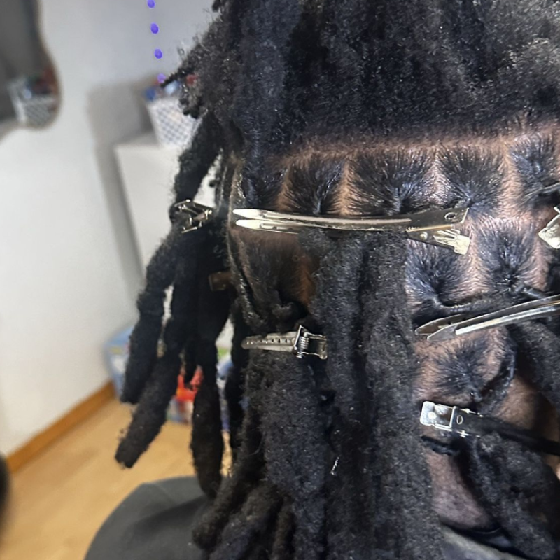 💇🏽‍♀️Loc Retwist                  