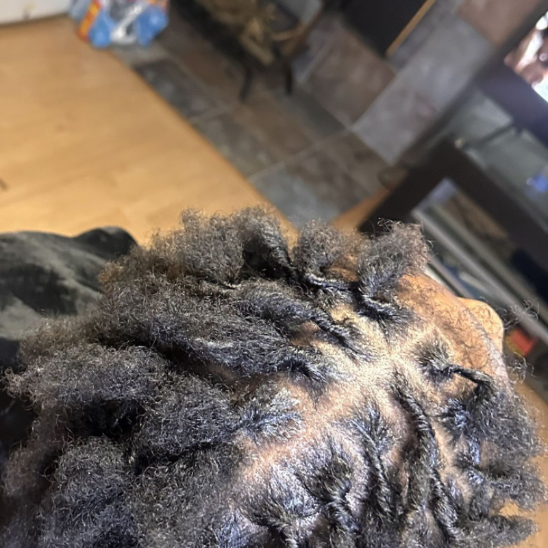 💇🏽‍♀️Loc Retwist                  