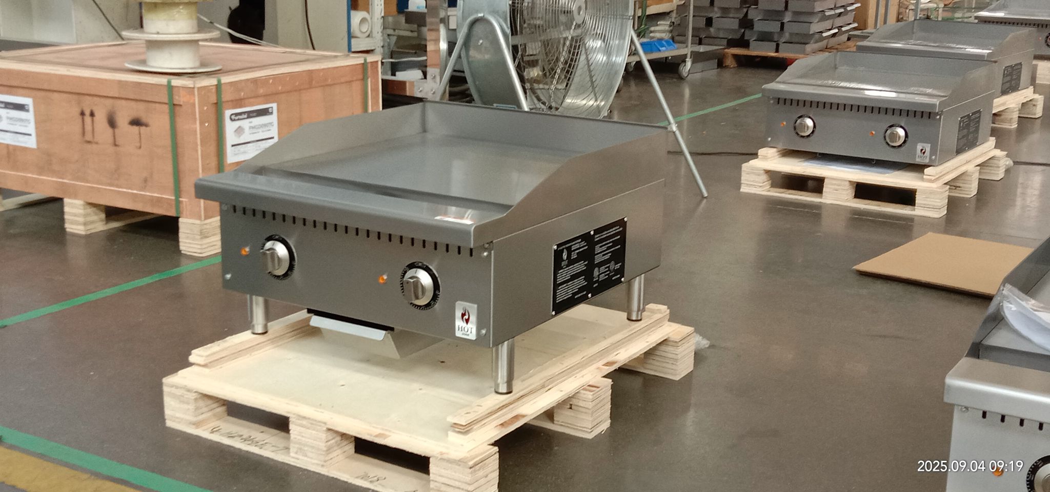 24" Electric Griddle, 2 or 3 Phase, 208 or 240 (V) Hot Zone HZ-24GE-T