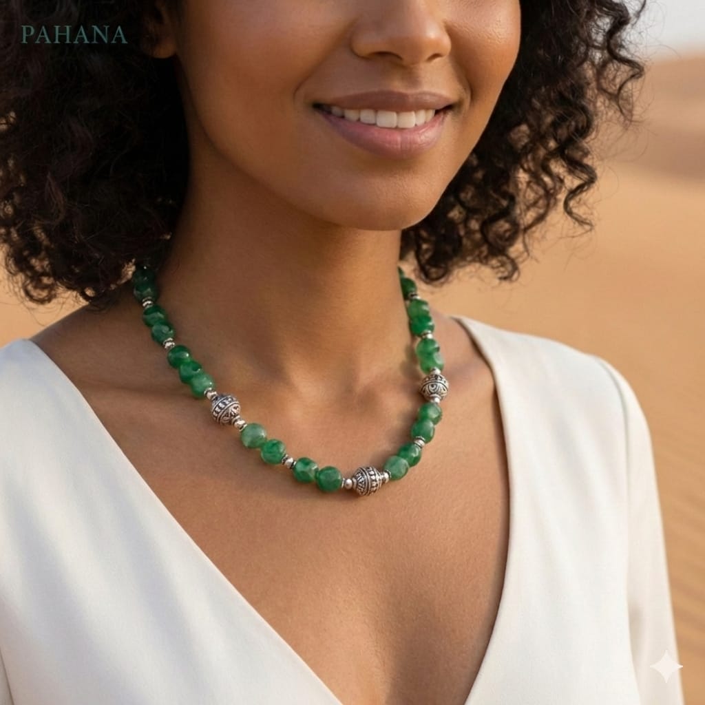 Collar de Esmeraldas y cuentas plateadas