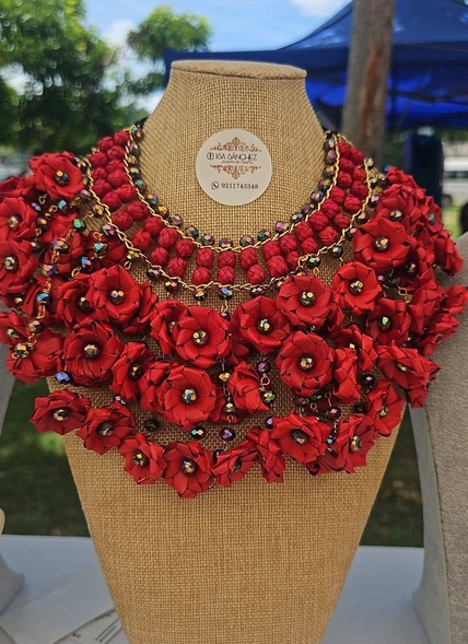 Collar Floral Rojo