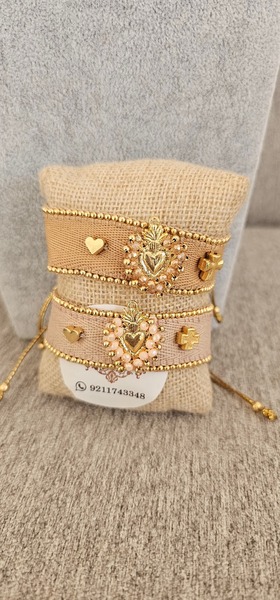 Set de Pulseras Doradas y Nude