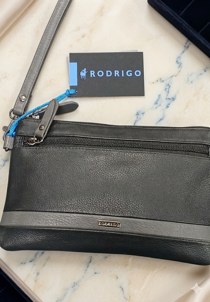 Pochette Rodrigo in pelle nera