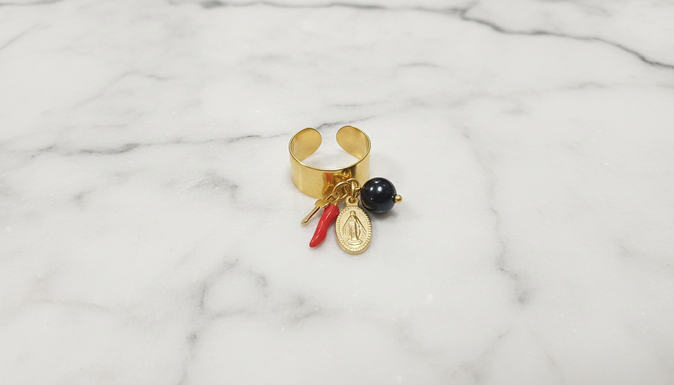 Anello regolabile dorato con ciondoli