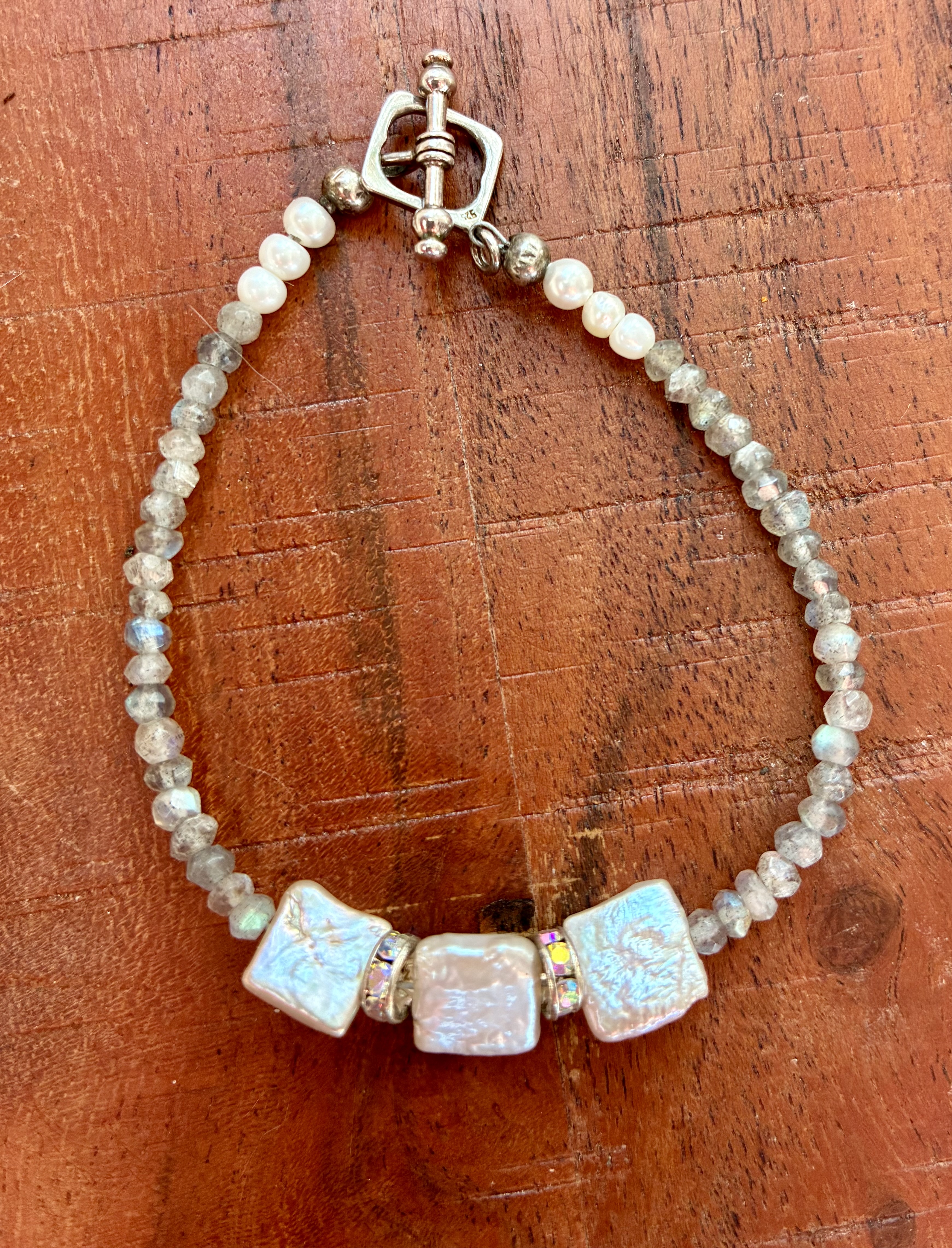 Delicate Labradorite Bracelet with Square Pearl Accents
