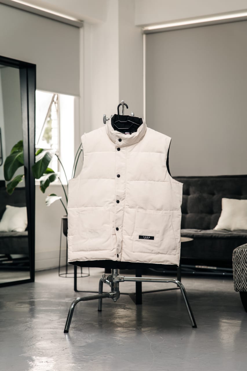 Y U N G Sleeveless Puffer Jacket 