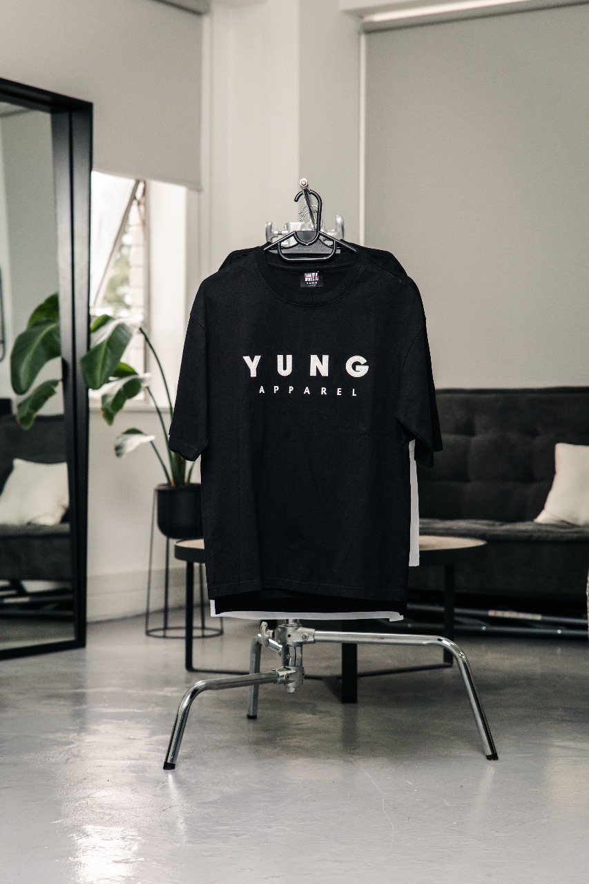 Y U N G Classic 3d logo T-shirt 
